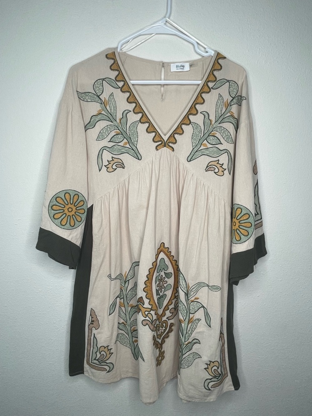 BluIvy Women's Large Embroidered V- Neck Mini Dress Beige Green Cottage Boho
